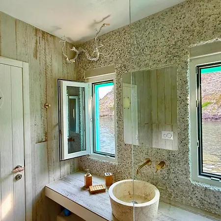 فيلة Utopia Boutique On-in The Water Between 2 Seas Ideal 5 People *