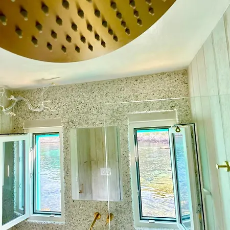 Utopia Boutique On-in The Water Between 2 Seas Ideal 5 People فيلة