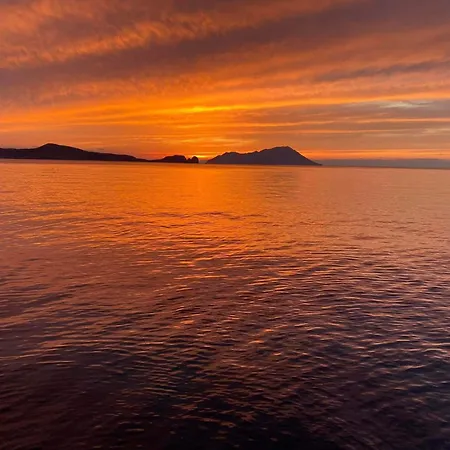 Utopia Boutique On-in The Water Between 2 Seas Ideal 5 People Вилла