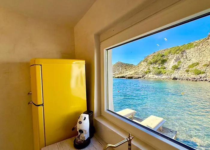 Utopia Boutique On-in The Water Between 2 Seas Ideal 5 People Villa Plaka (Milos)