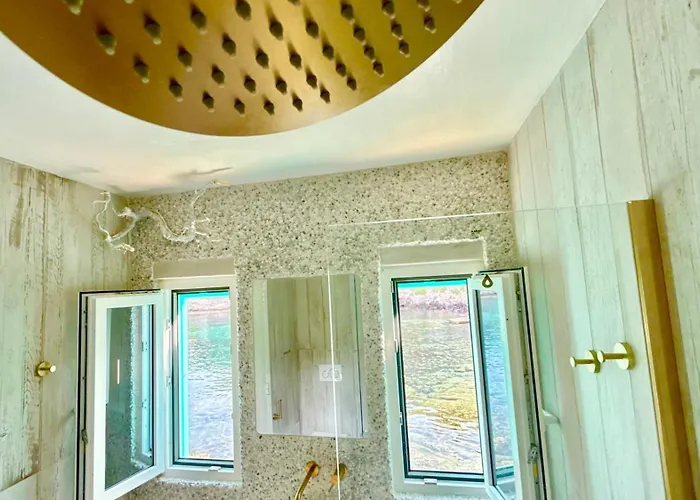 Utopia Boutique On-in The Water Between 2 Seas Ideal 5 People Villa